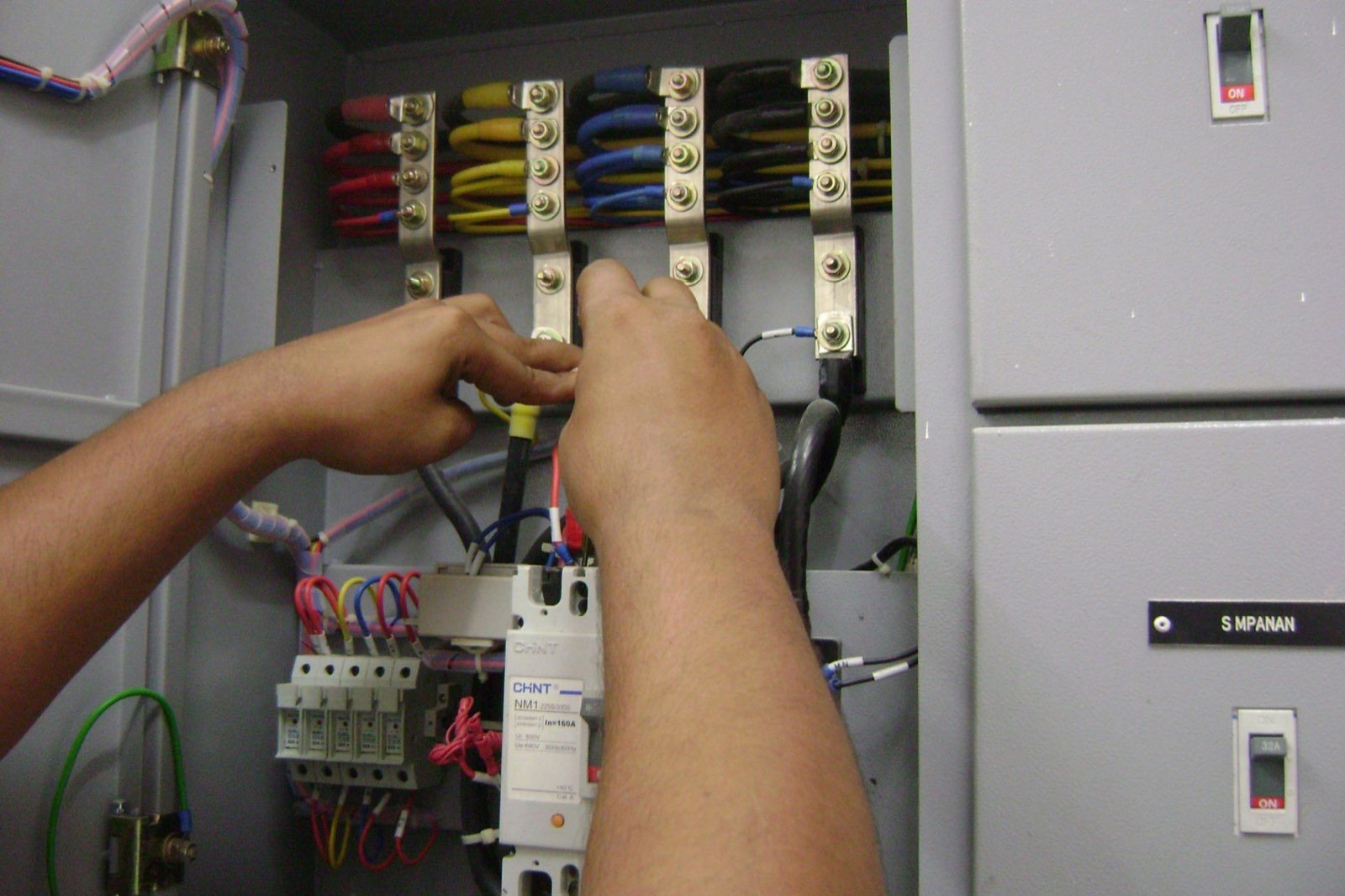Building Power Distribution System installation by Hwa Lee, photo 1